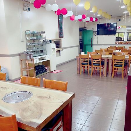 Jun And Helen Hotel And Restaurant 安吉利斯 外观 照片