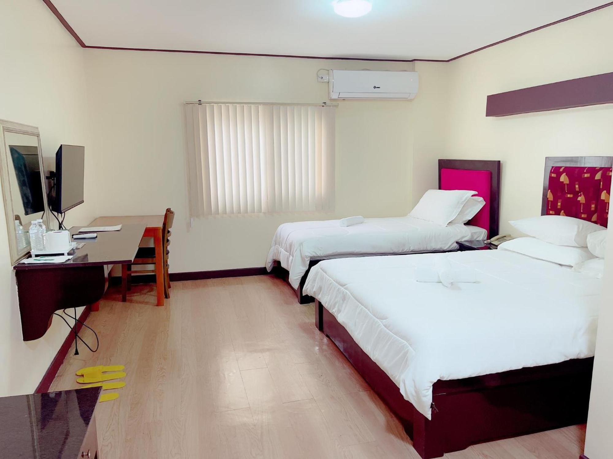 Jun And Helen Hotel And Restaurant 安吉利斯 外观 照片