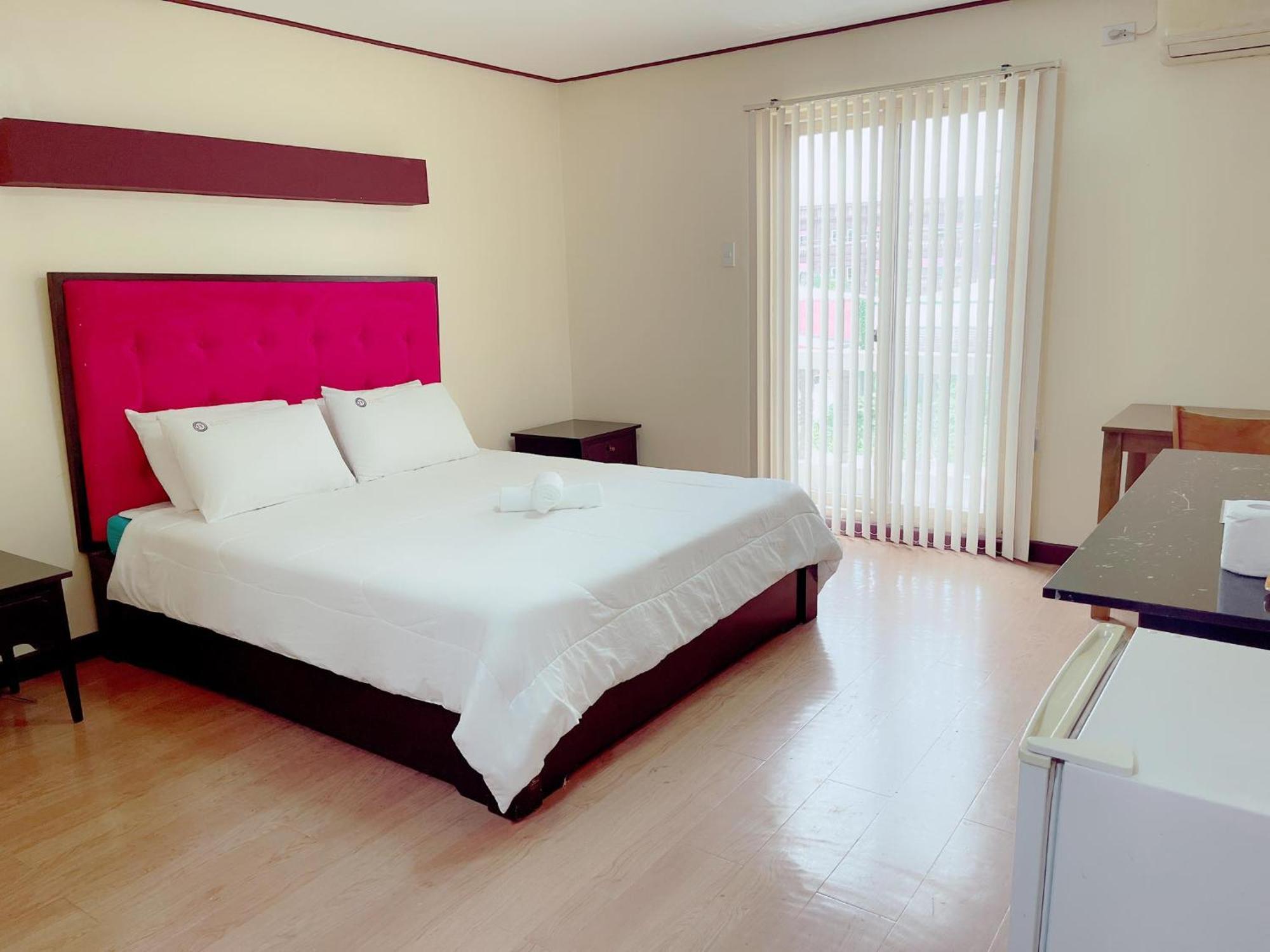 Jun And Helen Hotel And Restaurant 安吉利斯 外观 照片